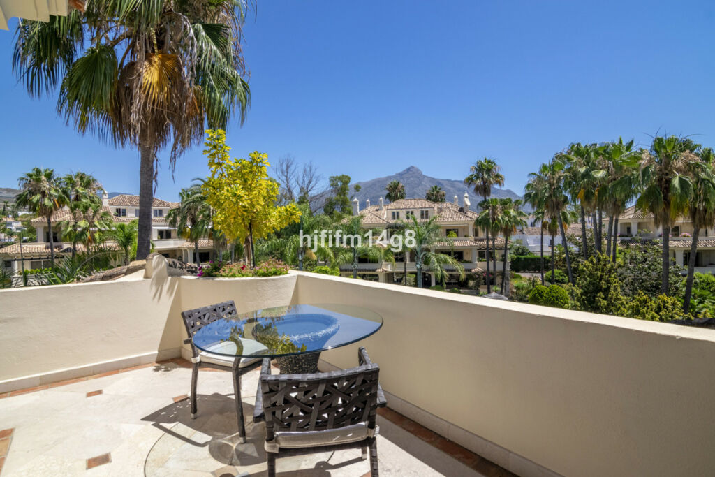 Penthouse Duplex Nueva Andalucía Málaga - image 9