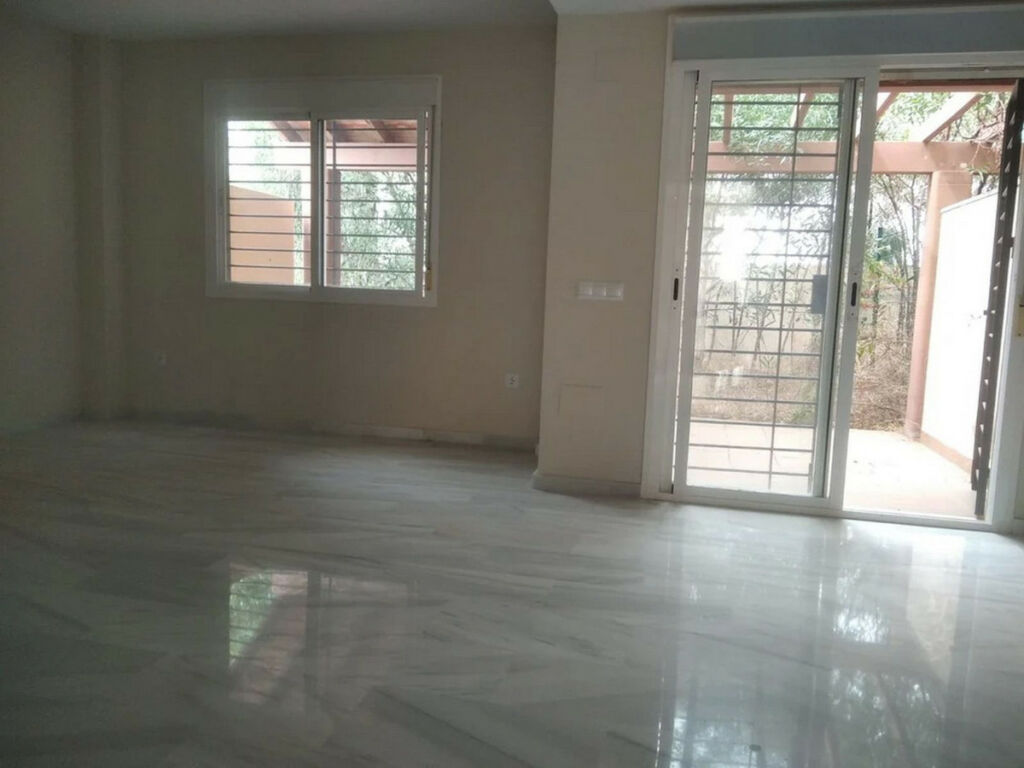 Townhouse Calahonda Málaga - image 9