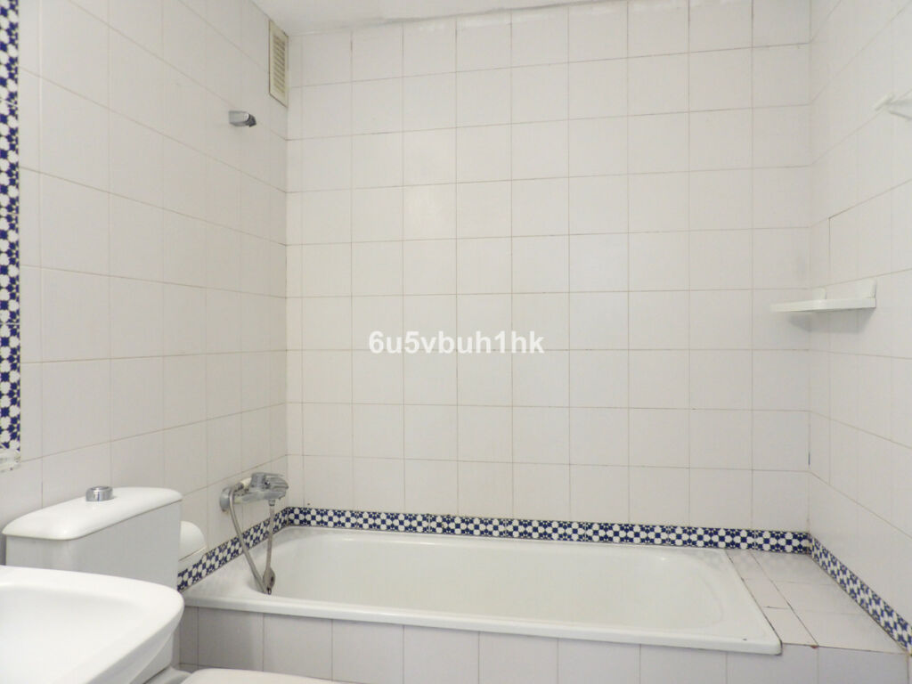 Middle Floor Apartment Fuengirola Málaga - image 9