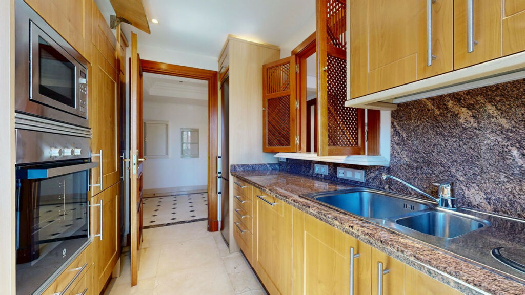 Middle Floor Apartment Estepona Málaga - image 9