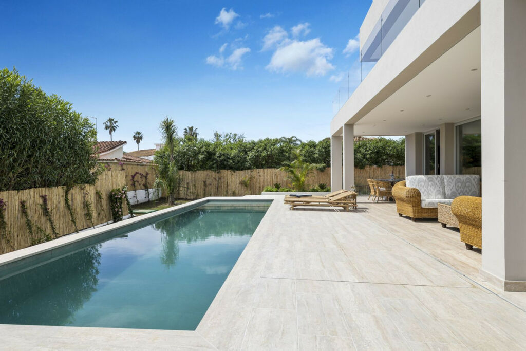 Detached Villa San Pedro de Alcántara Málaga - image 9