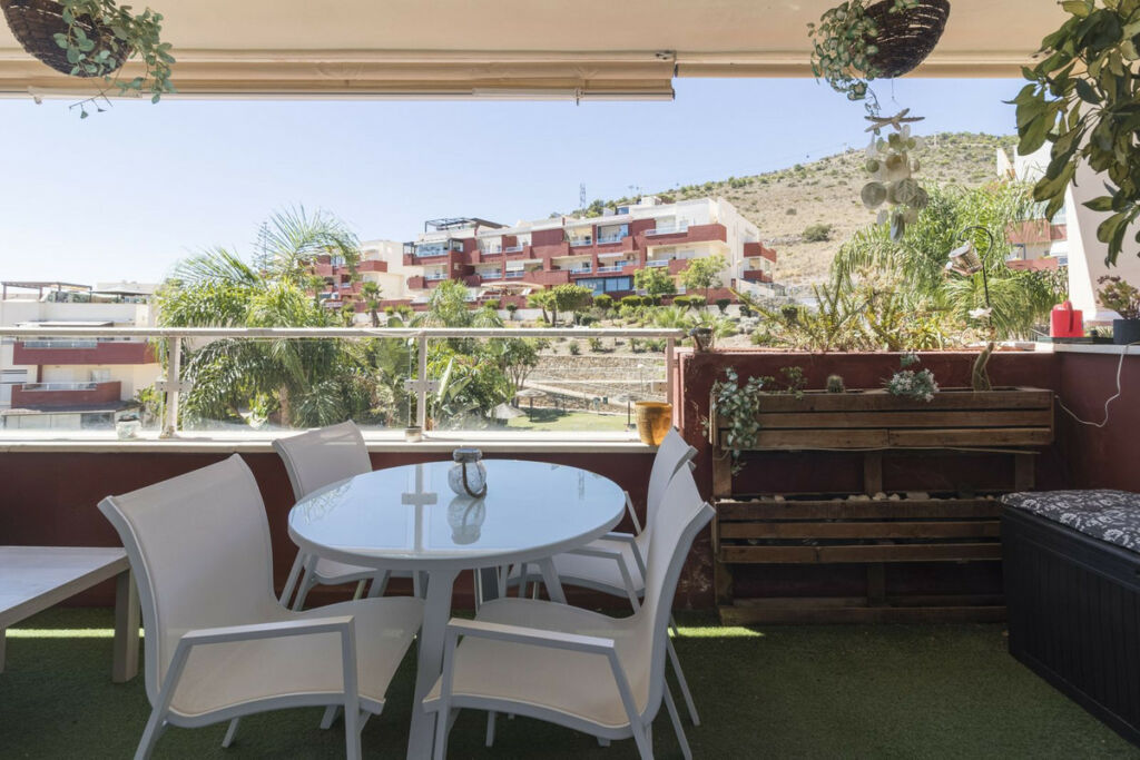 Middle Floor Apartment Benalmadena Málaga - image 9