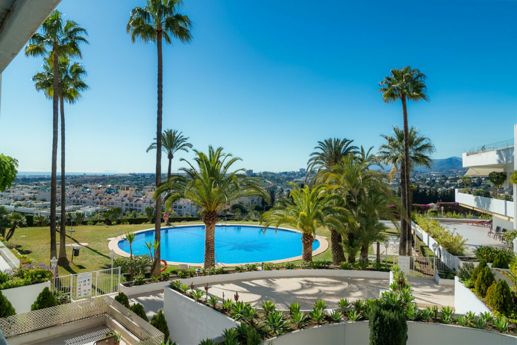 Middle Floor Apartment The Golden Mile Málaga - image 9