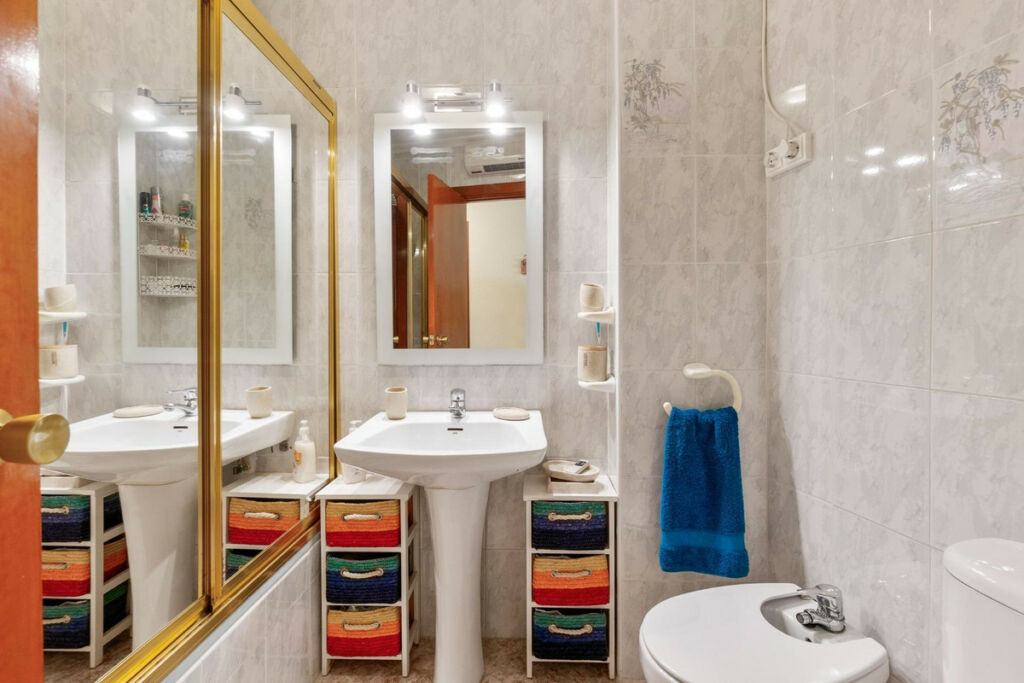 Middle Floor Apartment Torrevieja Alicante - image 9