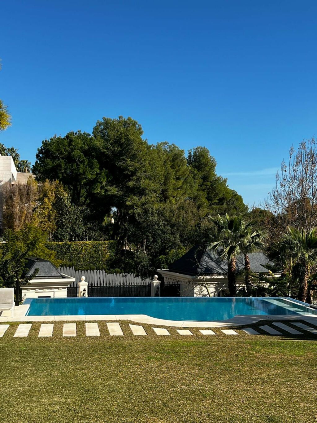 Detached Villa The Golden Mile Málaga - image 9