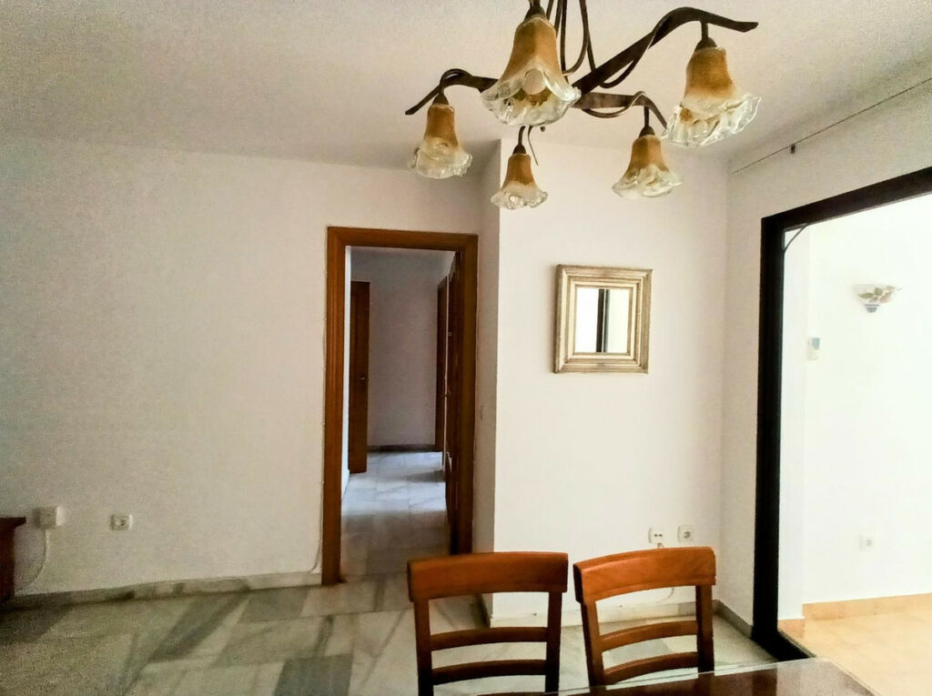 Ground Floor Apartment La Carihuela Málaga - image 9