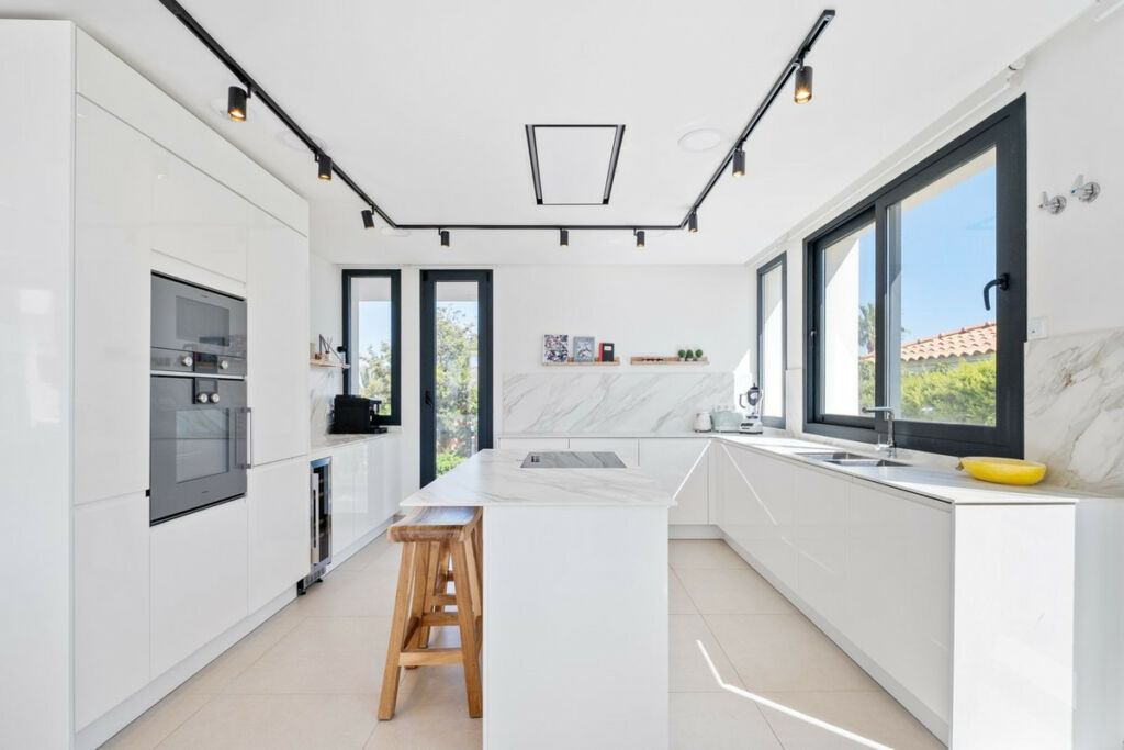 Detached Villa Riviera del Sol Málaga - image 9