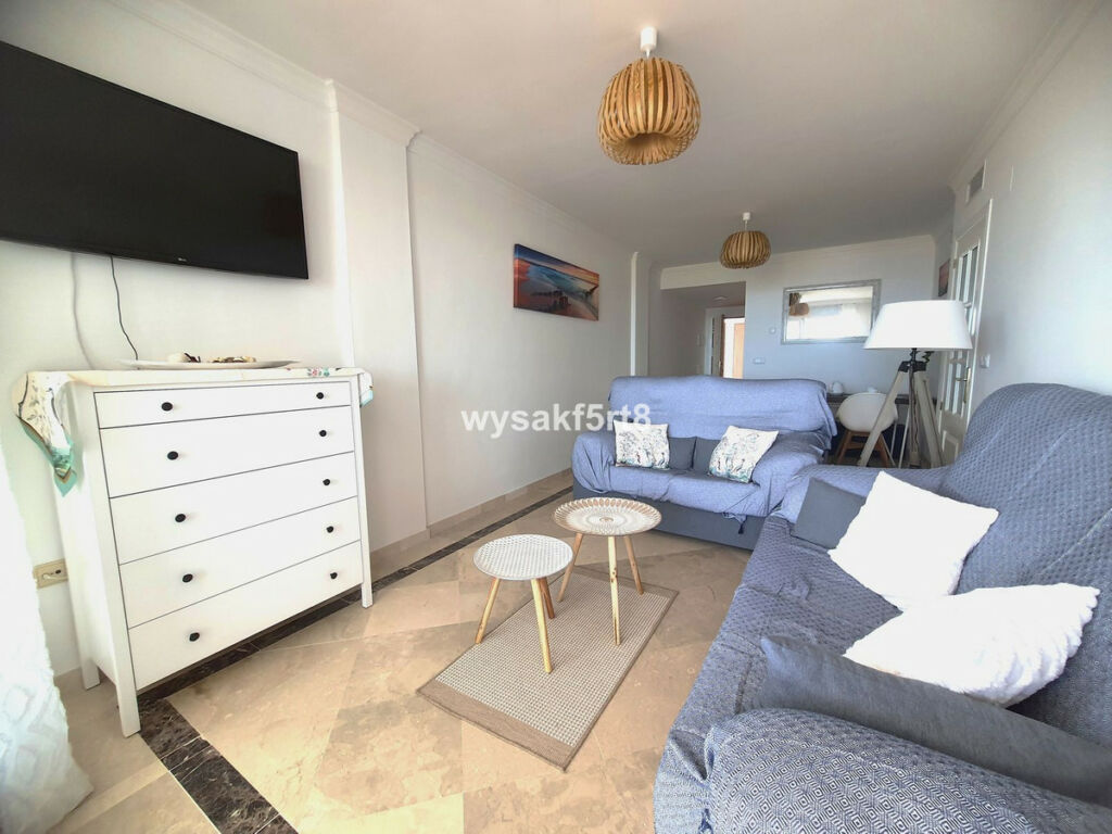 Middle Floor Apartment La Duquesa Málaga - image 10