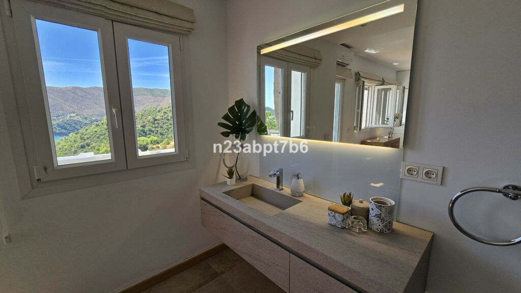 Townhouse Istán Málaga - image 8