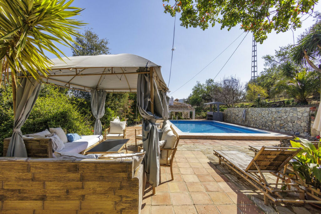 Detached Villa Riogordo Málaga - image 9