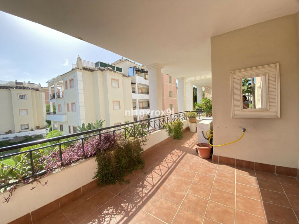 Middle Floor Apartment Nueva Andalucía Málaga - image 8