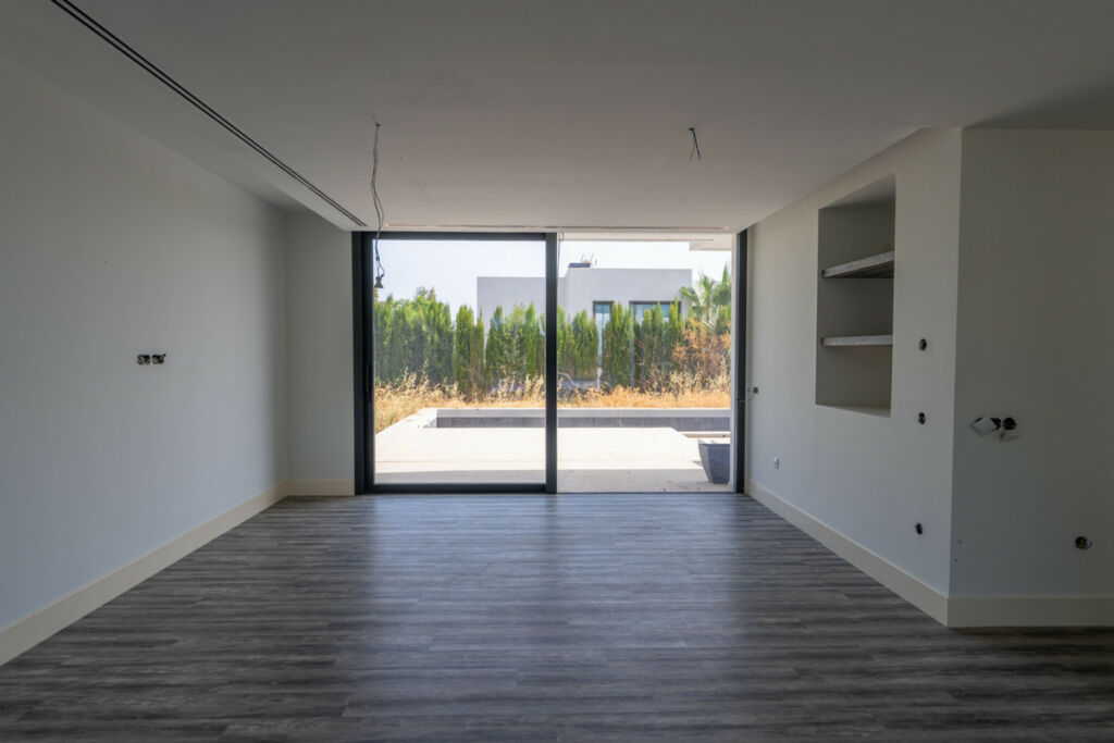 Detached Villa New Golden Mile Málaga - image 9