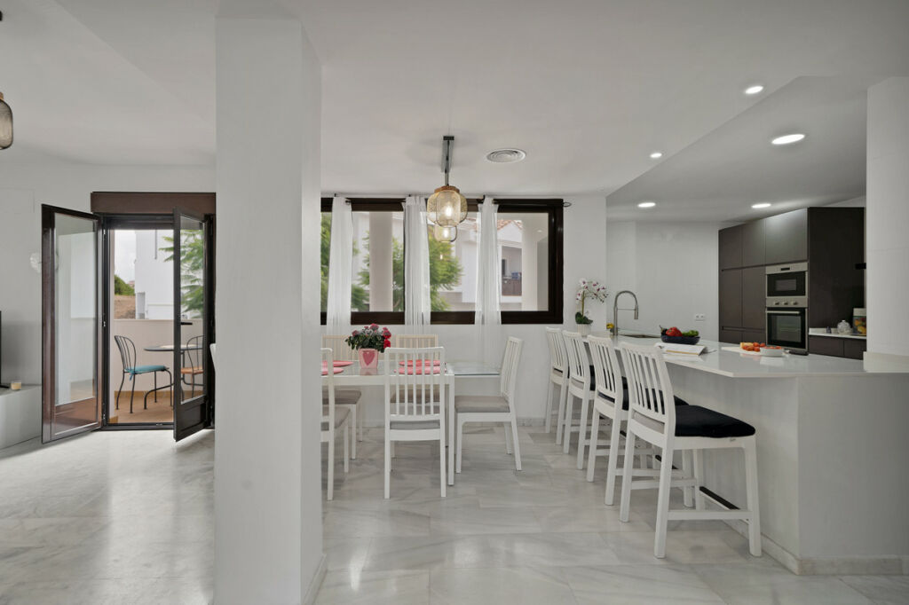 Detached Villa Riviera del Sol Málaga - image 9