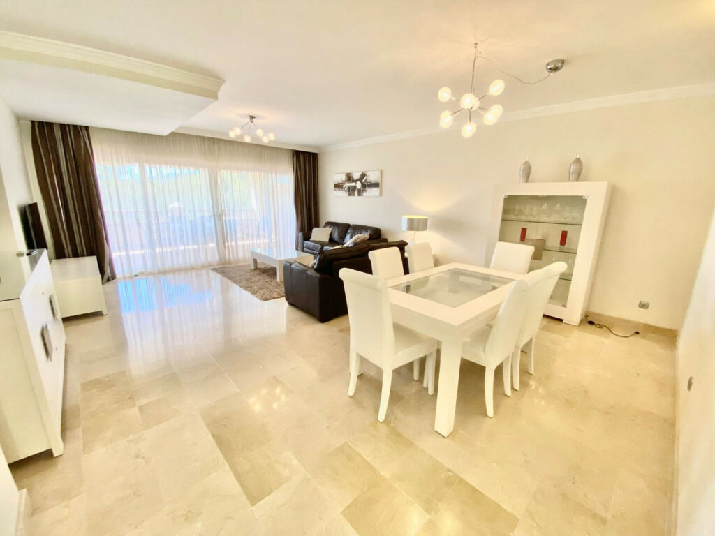 Middle Floor Apartment Atalaya Málaga - image 9