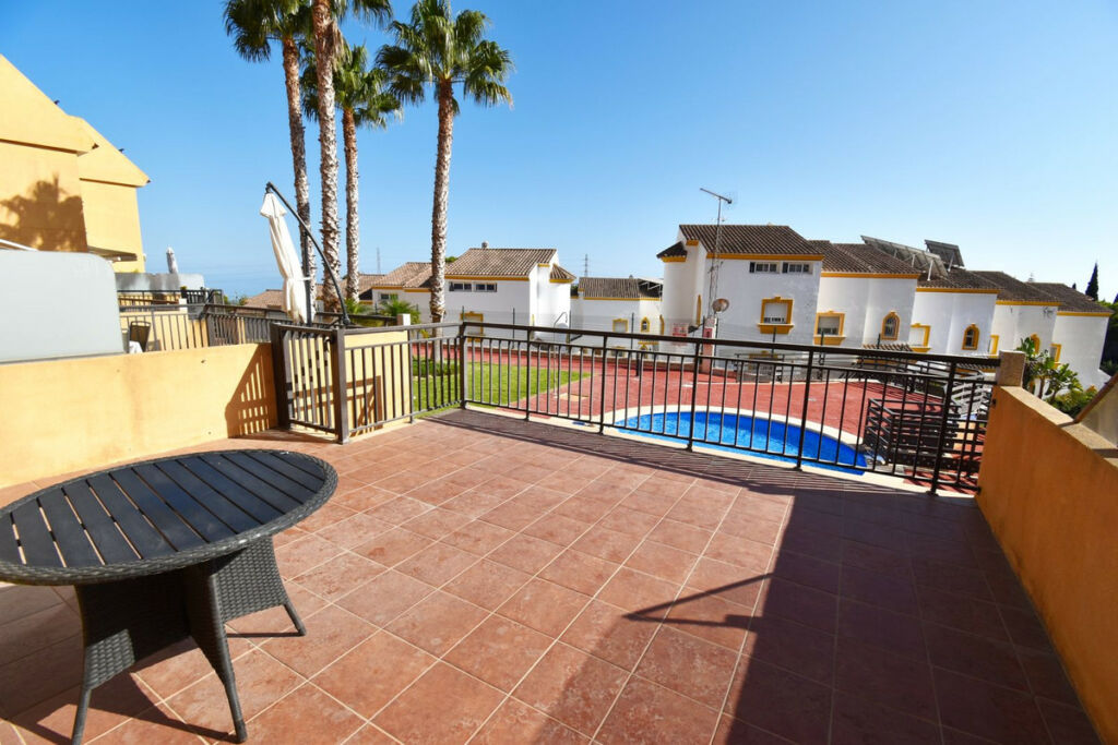 Townhouse Fuengirola Málaga - image 9