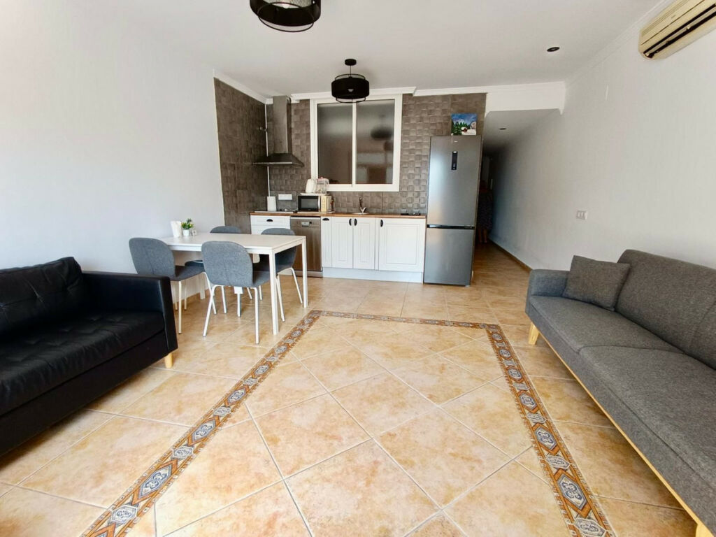 Middle Floor Apartment Benalmadena Málaga - image 9