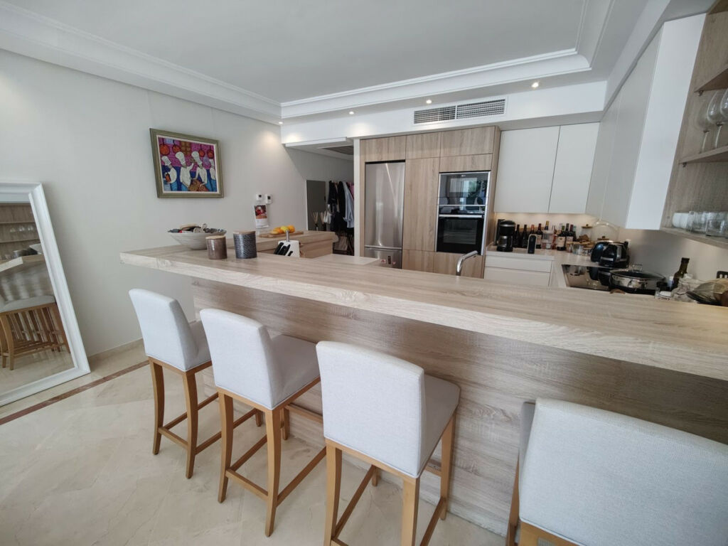 Middle Floor Apartment Puerto Banús Málaga - image 9