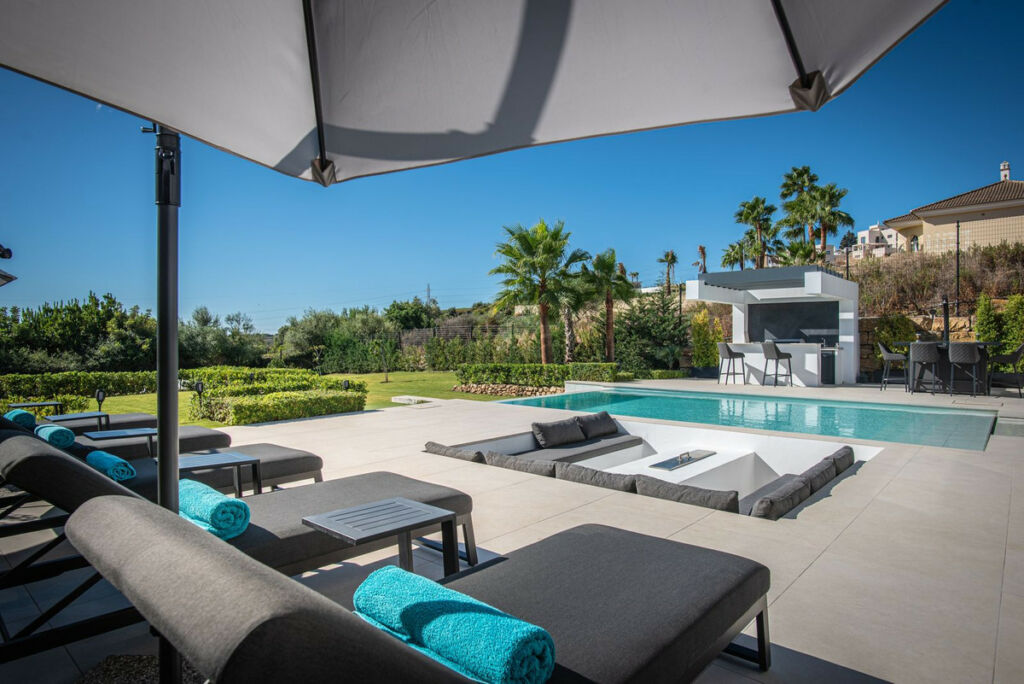 Detached Villa Estepona Málaga - image 9