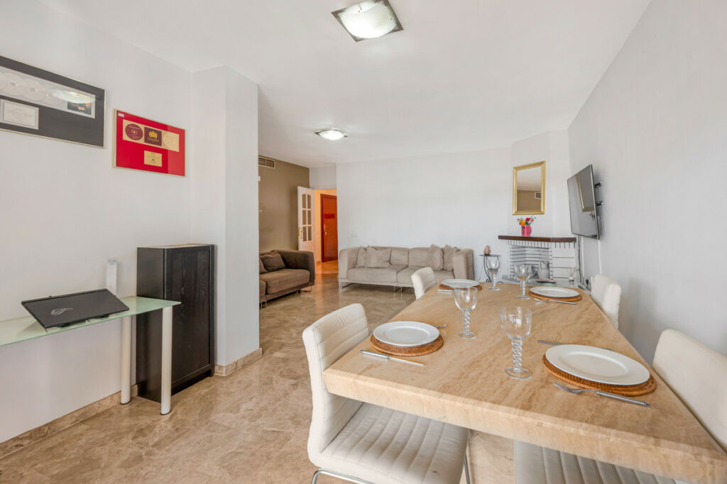 Middle Floor Apartment Nueva Andalucía Málaga - image 9