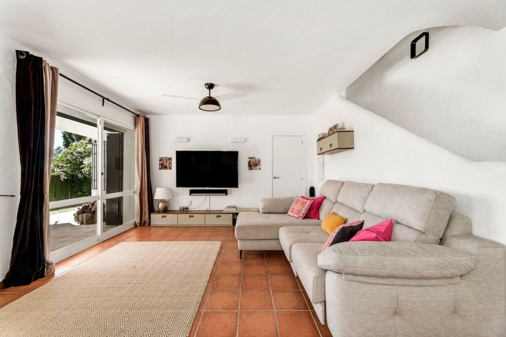 Detached Villa El Coto Málaga - image 9