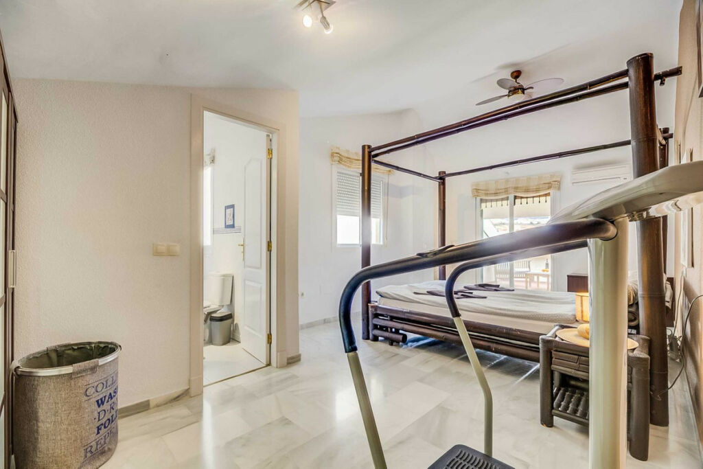 Penthouse Fuengirola Málaga - image 9