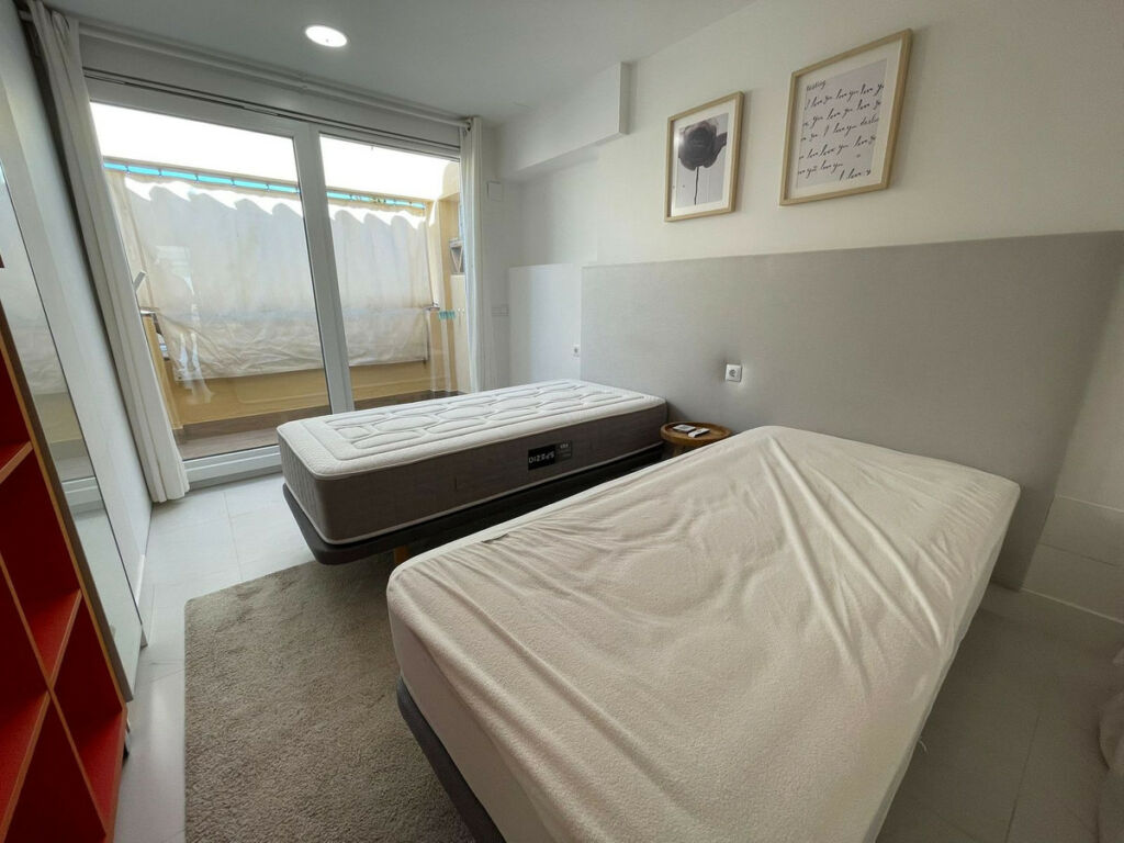 Penthouse Elviria Málaga - image 9