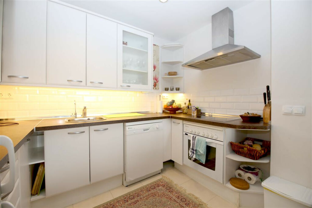 Middle Floor Apartment Marbella Málaga - image 9