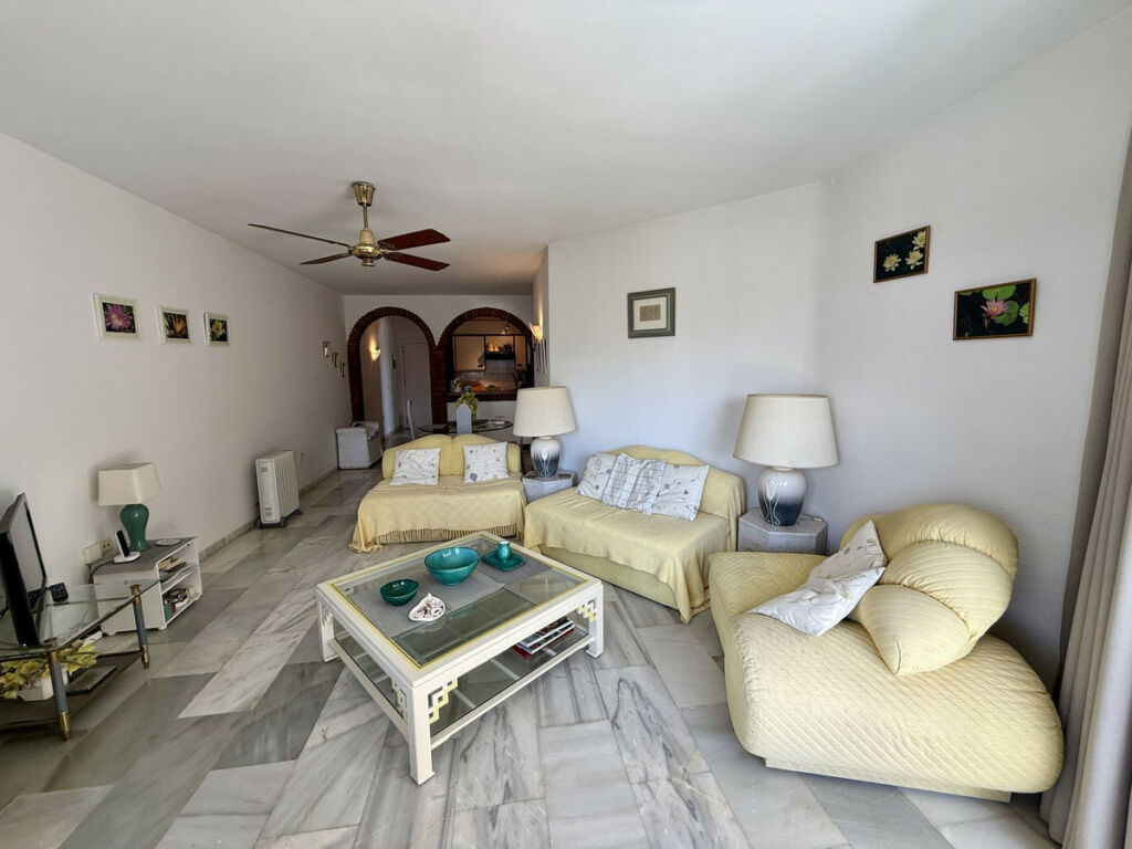 Middle Floor Apartment Calahonda Málaga - image 9