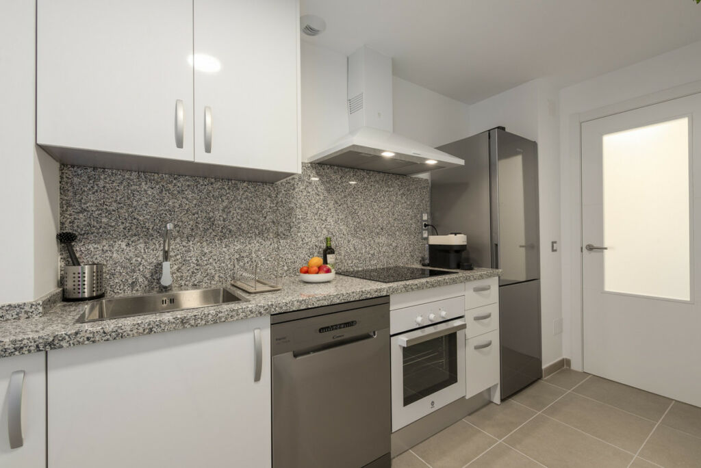 Middle Floor Apartment Estepona Málaga - image 9