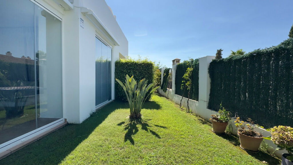 Ground Floor Apartment El Paraiso Málaga - image 9