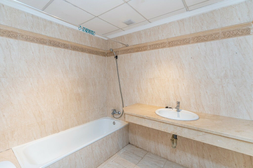 Middle Floor Apartment Elviria Málaga - image 9