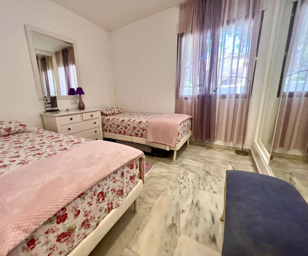 Ground Floor Apartment Elviria Málaga - image 9