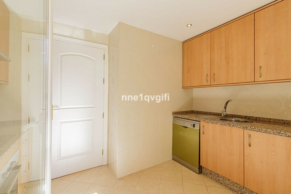 Middle Floor Apartment Elviria Málaga - image 9