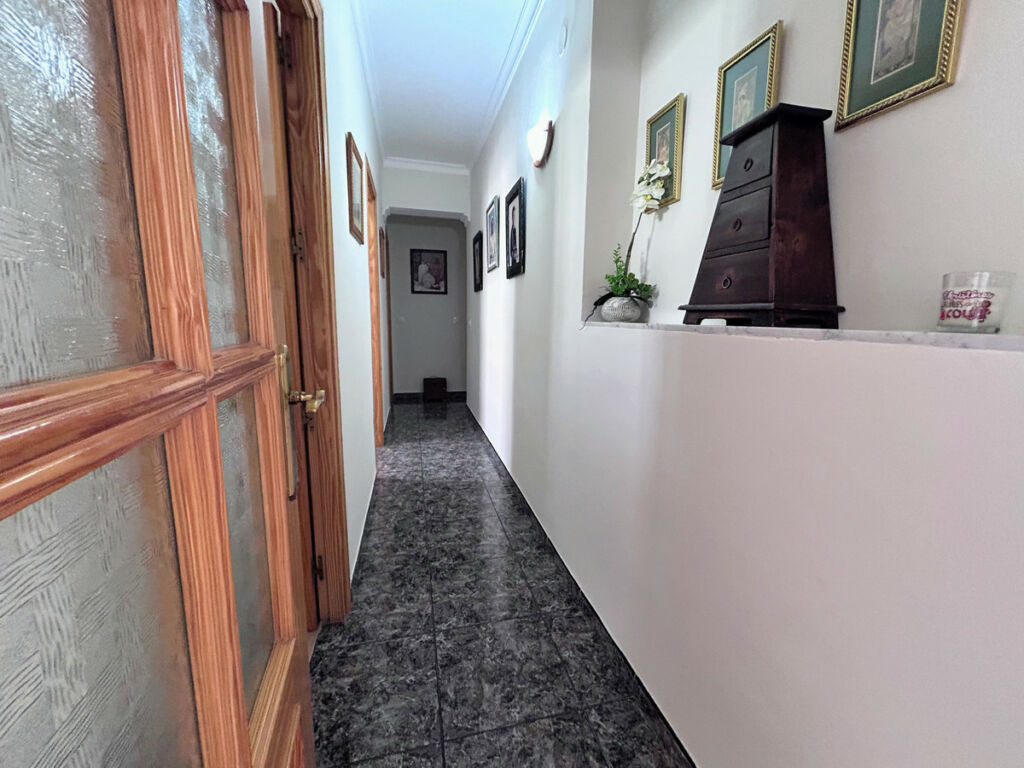 Middle Floor Apartment Estepona Málaga - image 8