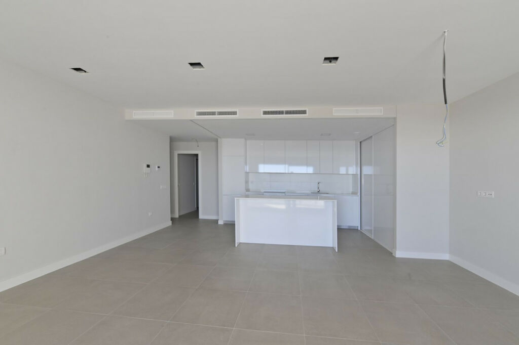 Middle Floor Apartment Benalmadena Málaga - image 9
