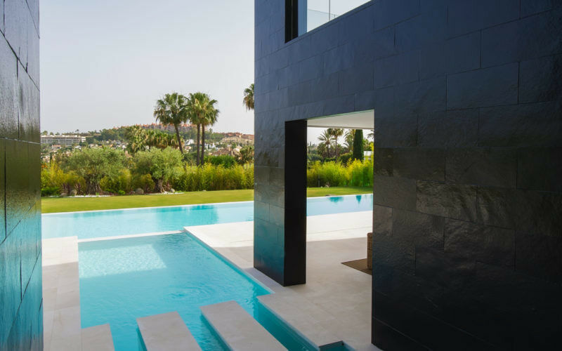 Detached Villa Nueva Andalucía Málaga - image 9