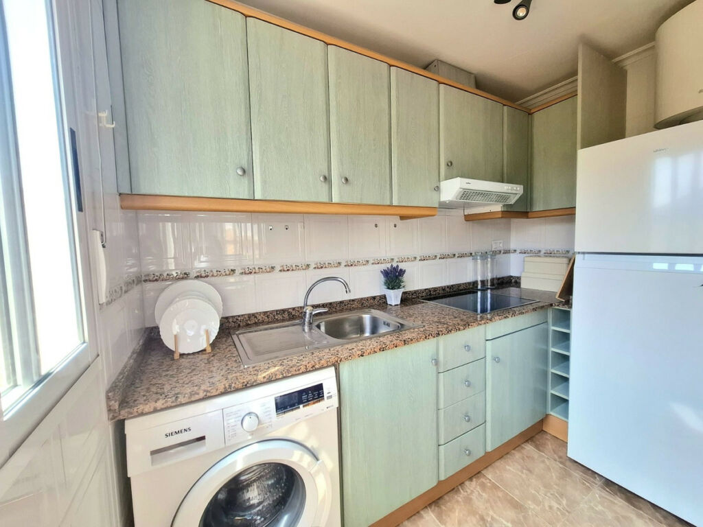 Middle Floor Apartment Torrevieja Alicante - image 9