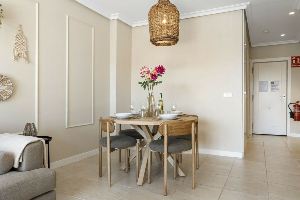 Middle Floor Apartment Estepona Málaga - image 9