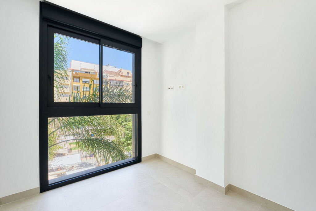 Middle Floor Apartment Estepona Málaga - image 9