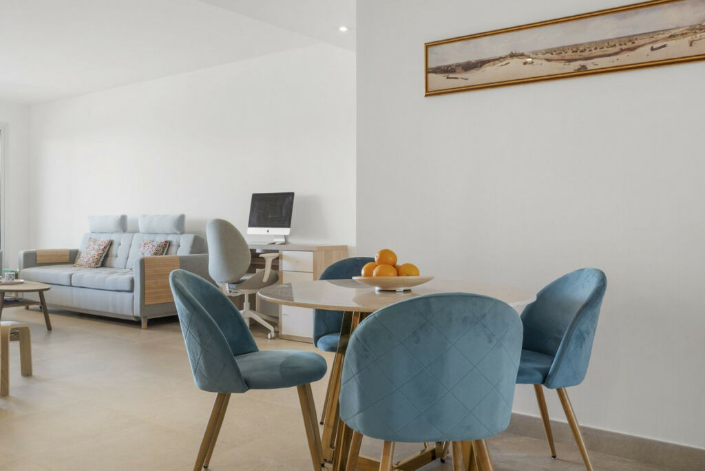 Middle Floor Apartment Estepona Málaga - image 9