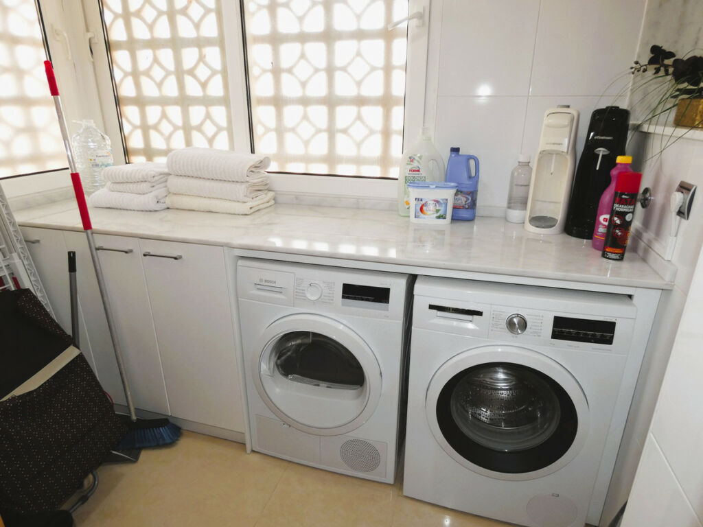 Middle Floor Apartment Torrevieja Alicante - image 9
