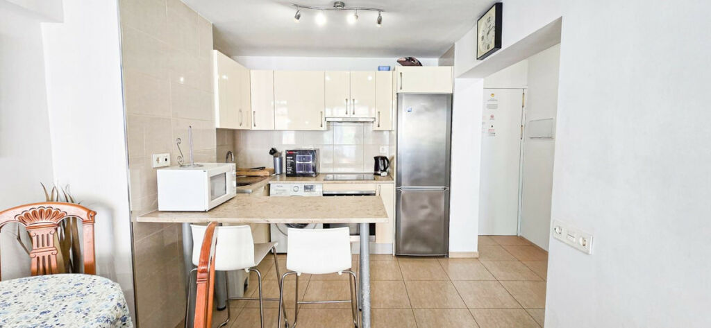 Middle Floor Apartment Benalmadena Málaga - image 9