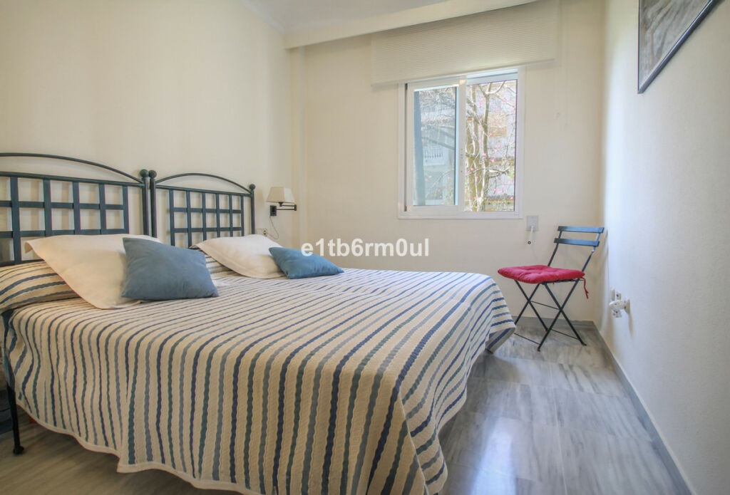Middle Floor Apartment The Golden Mile Málaga - image 9
