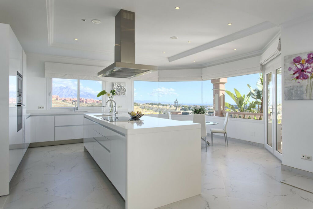 Detached Villa Los Flamingos Málaga - image 9