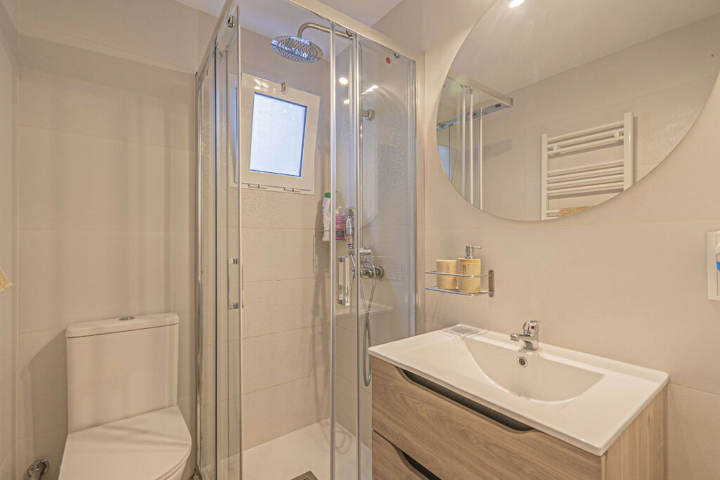 Middle Floor Apartment Fuengirola Málaga - image 9