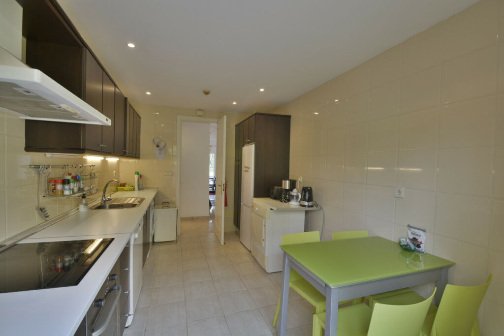 Middle Floor Apartment Elviria Málaga - image 9