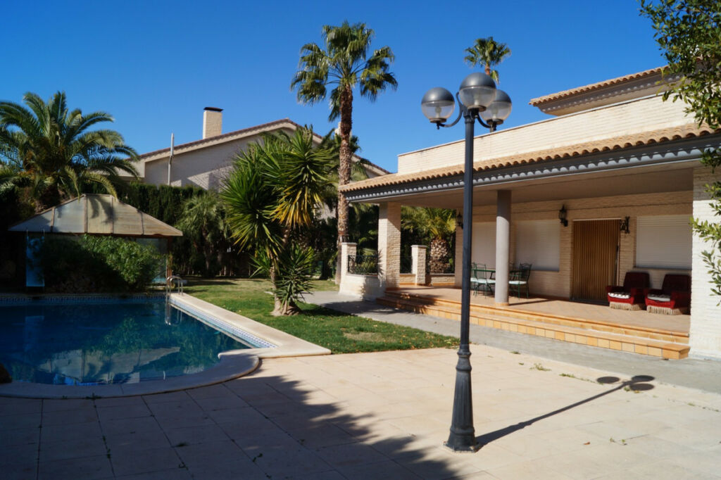 Detached Villa Elda Alicante - image 9
