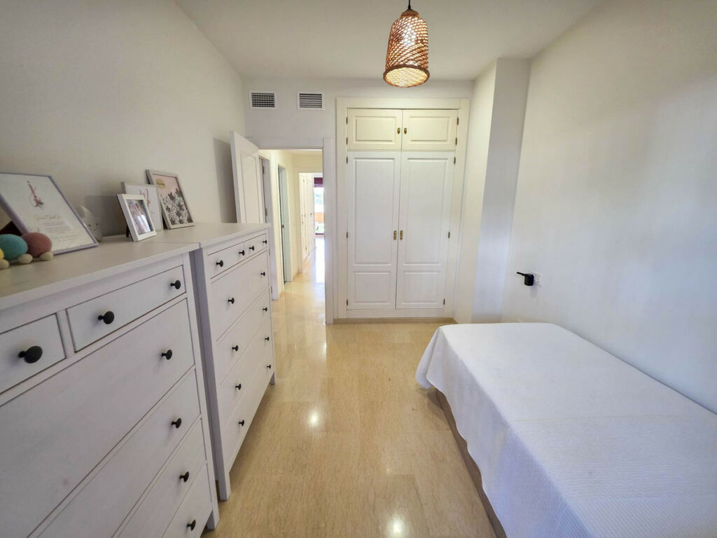Middle Floor Apartment La Duquesa Málaga - image 9