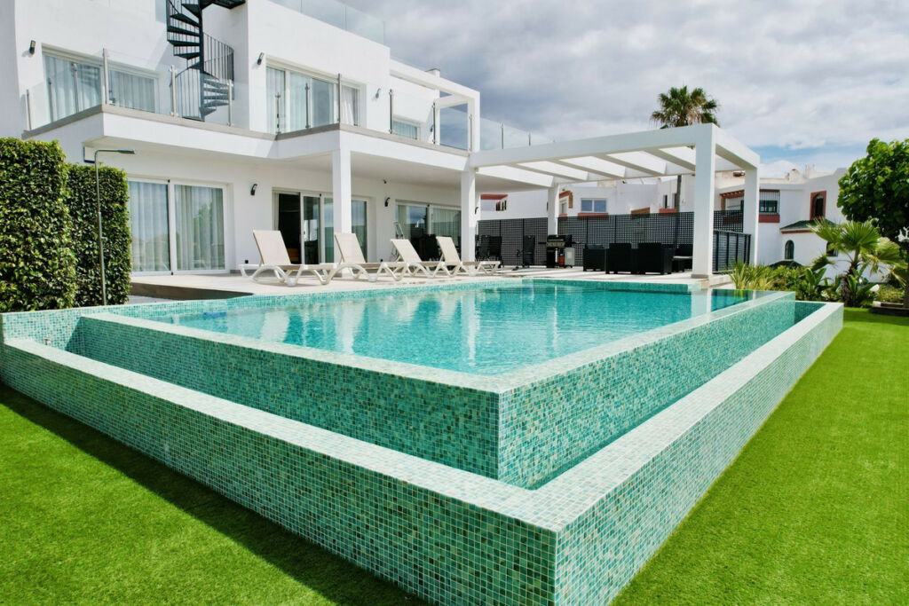Detached Villa Cancelada Málaga - image 9