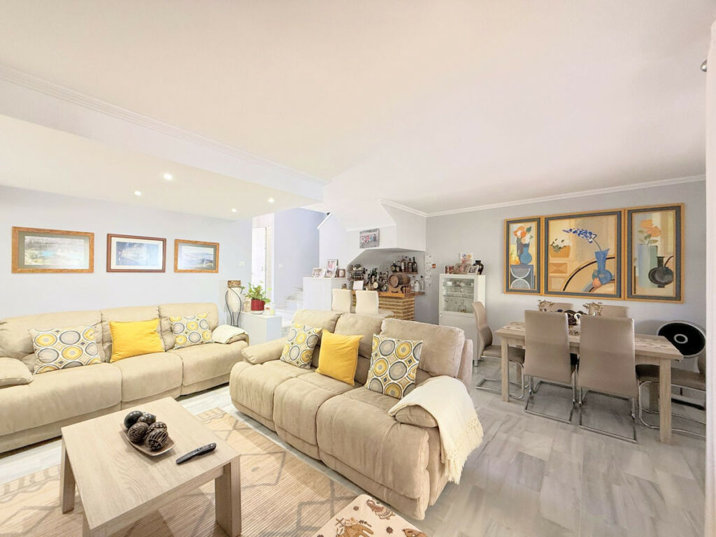 Townhouse Casares Playa Málaga - image 9
